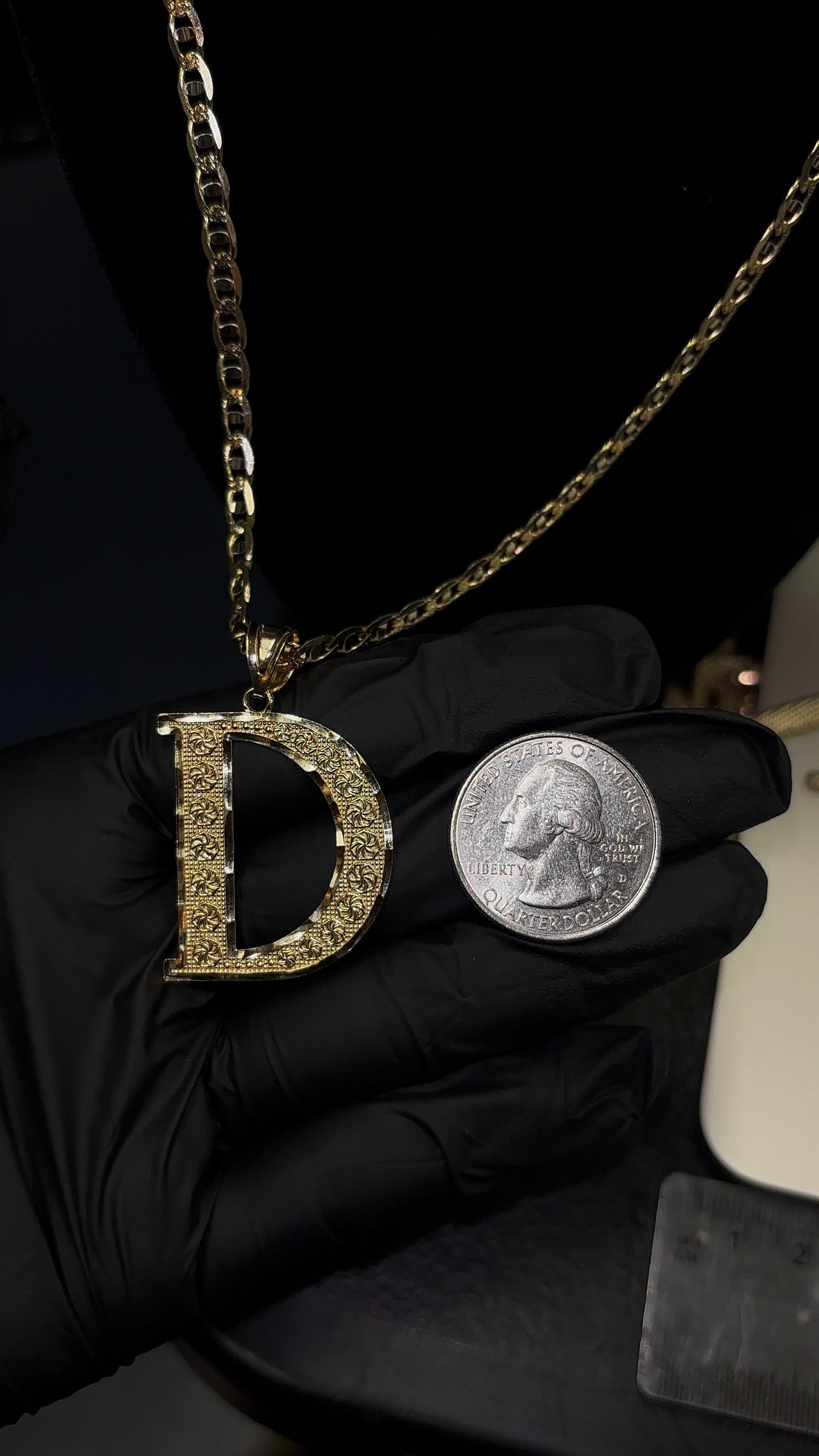 14K Medium Inicial Pendants